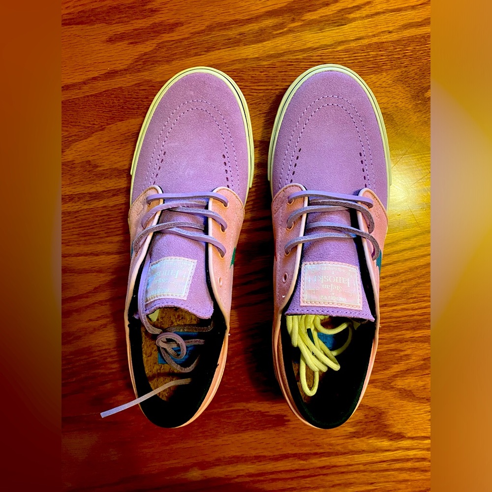 Women’s Nike Suede Shoes NEVER WORN size 7